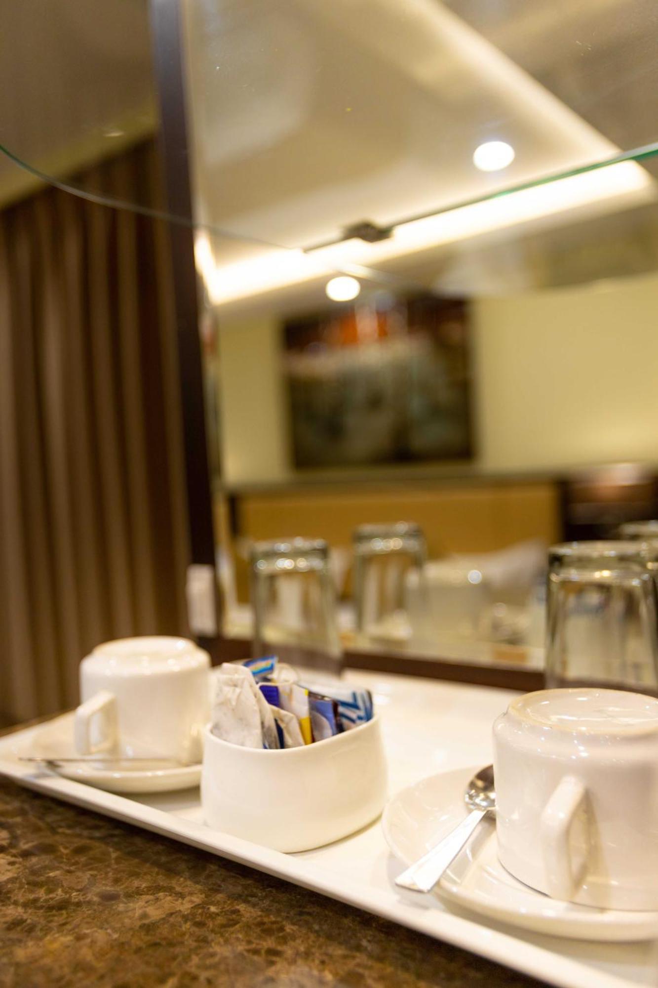 Hotel Godwin - Colaba Bombaj Zewnętrze zdjęcie