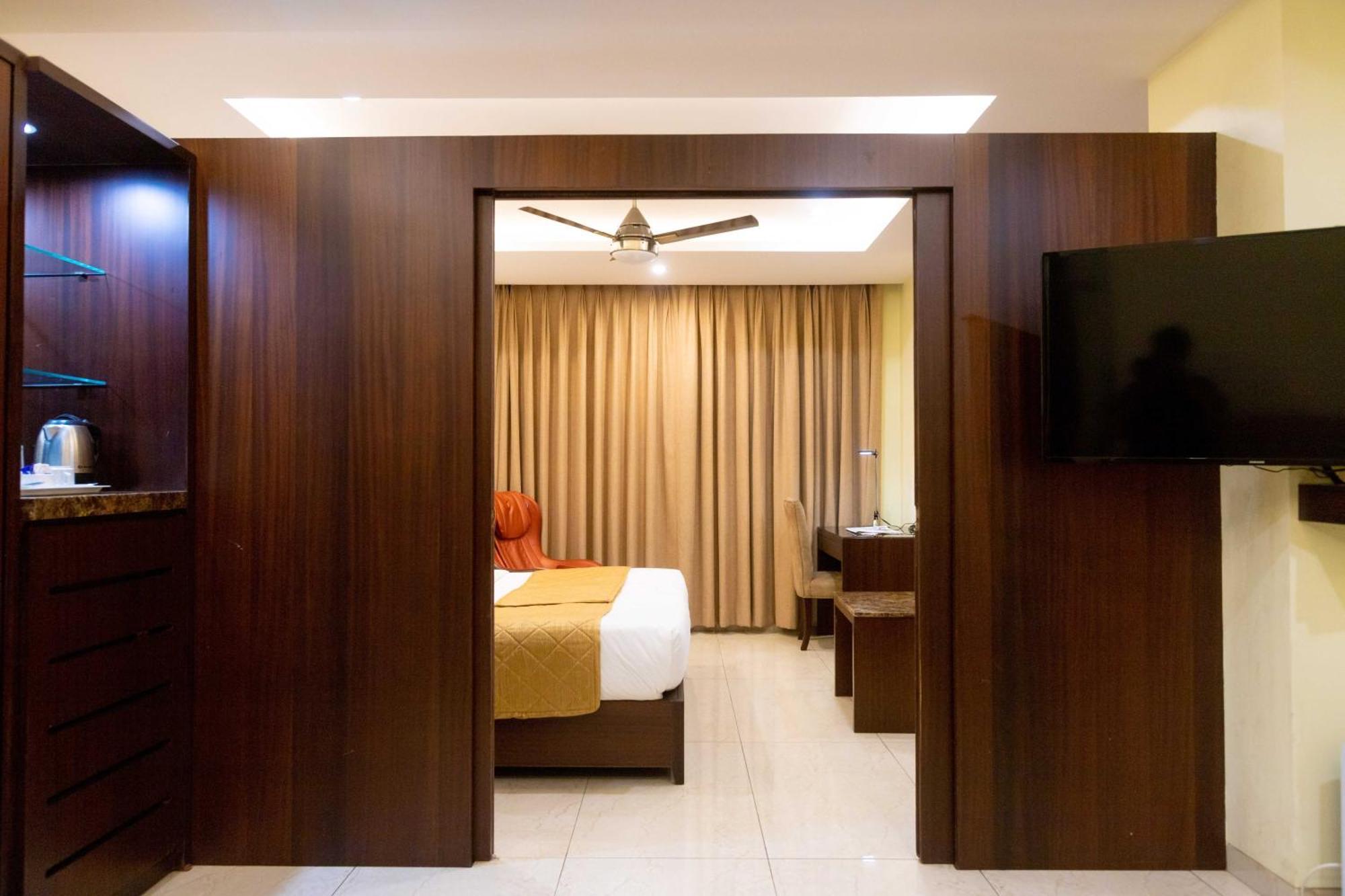Hotel Godwin - Colaba Bombaj Zewnętrze zdjęcie