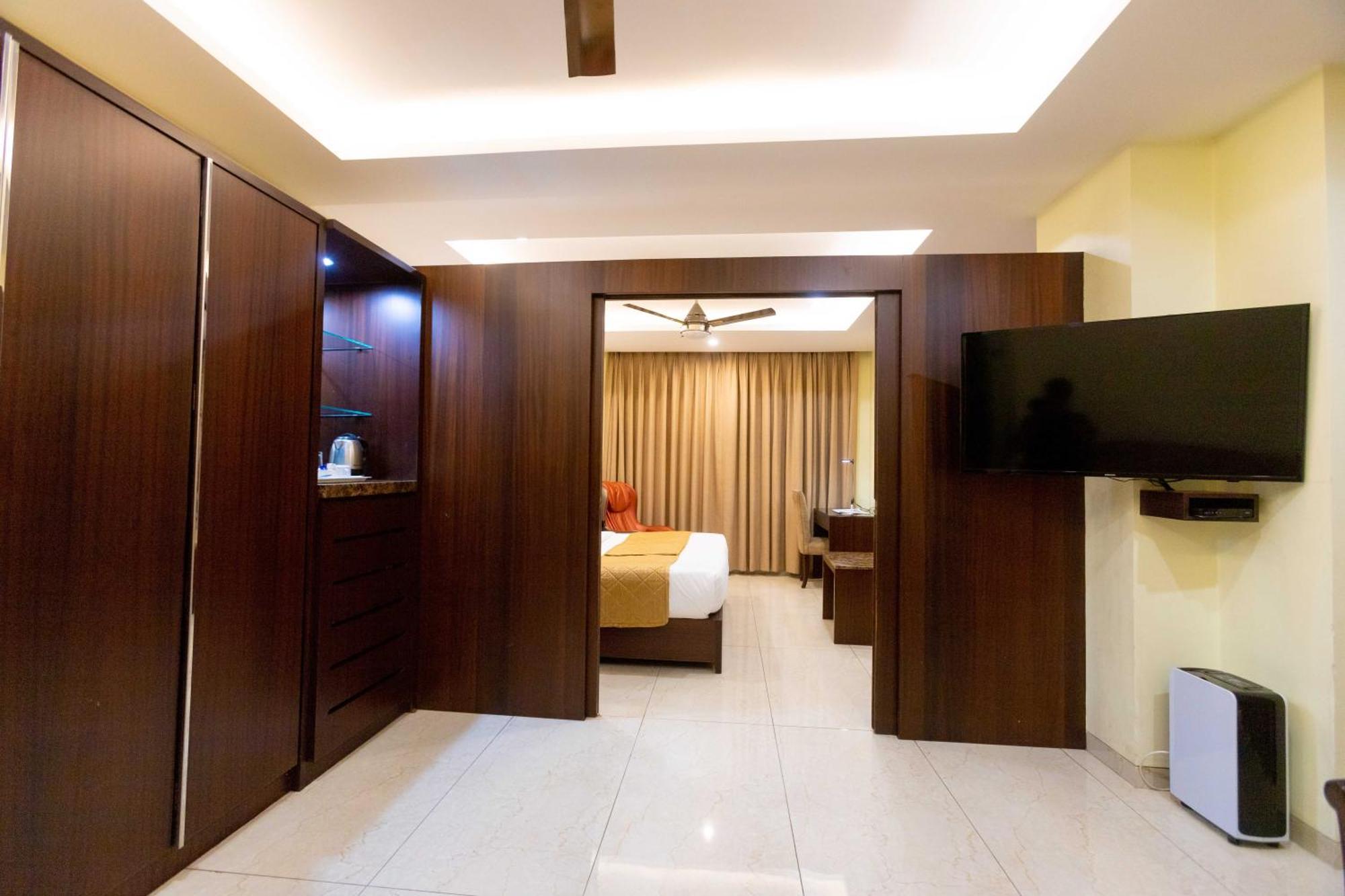 Hotel Godwin - Colaba Bombaj Zewnętrze zdjęcie
