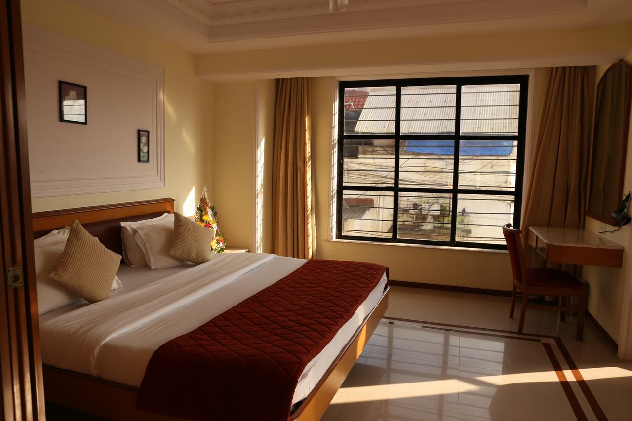 Hotel Godwin - Colaba Bombaj Zewnętrze zdjęcie